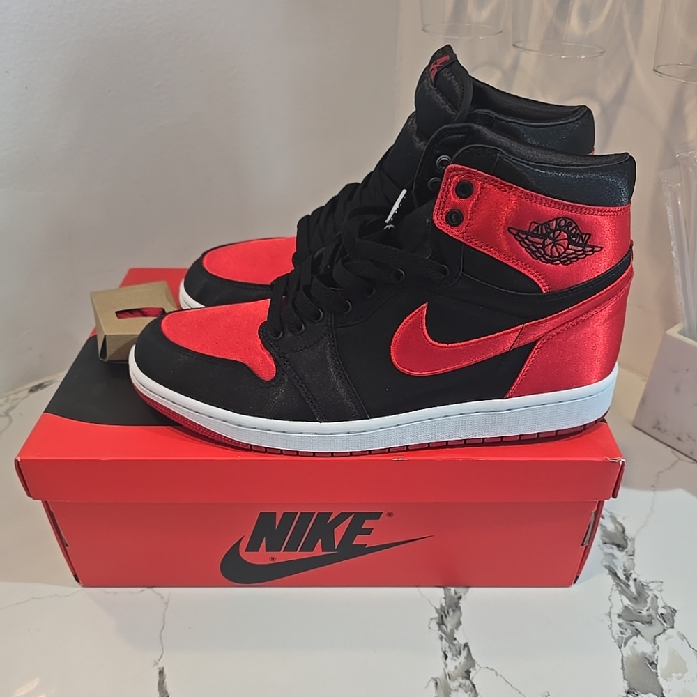 NIKE AIR JORDAN 1 RETRO HIGH OG SATIN BRED WOMENS SIZE 11.5 FD4810-061 PRE-OWNED - Picture 2 of 10